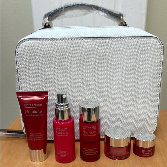 New Estée Lauder Nutritious Super-Pomegranate Nourish 6 Piece Gift Set!!🔥🔥🔥